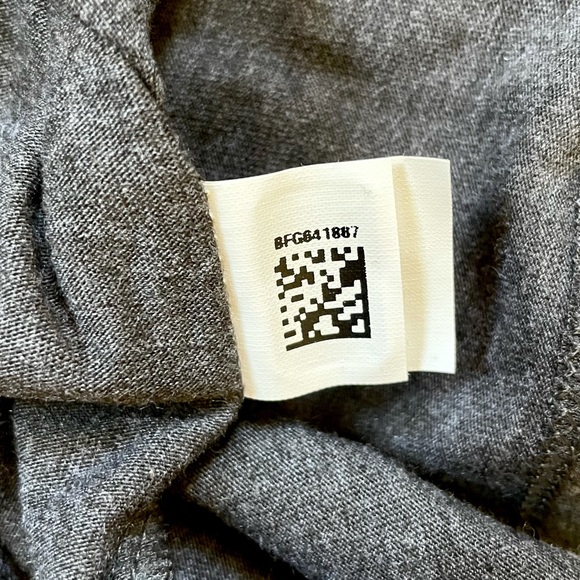 The North Face Women’s Short Sleeve Dark Grey Tee - Picture 3 of 4